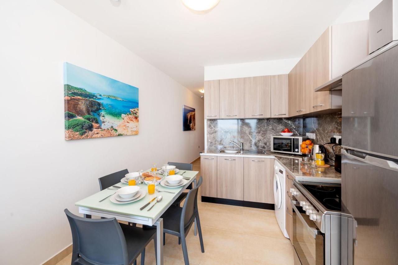 Islet Promenade Seafront 1 Bedroom Apartment With Sea View Balcony By Getawaysmalta เซนต์พอลส์เบย์ ภายนอก รูปภาพ